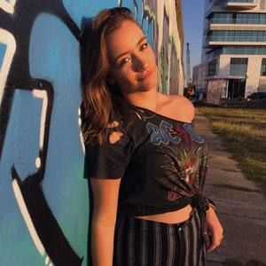 Meet your Posher, Caralea